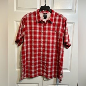 The North Face Button Up Shirt Men’s Size XL Large Red White Striped Zip Pockets